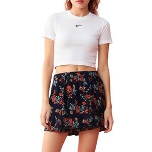 Hollister Floral Pleated Mini Skirt in Navy Size Medium